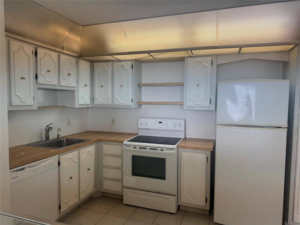 Apartment for rent at 2851 NE 183rd St #2004, North Miami Beach, FL 33160