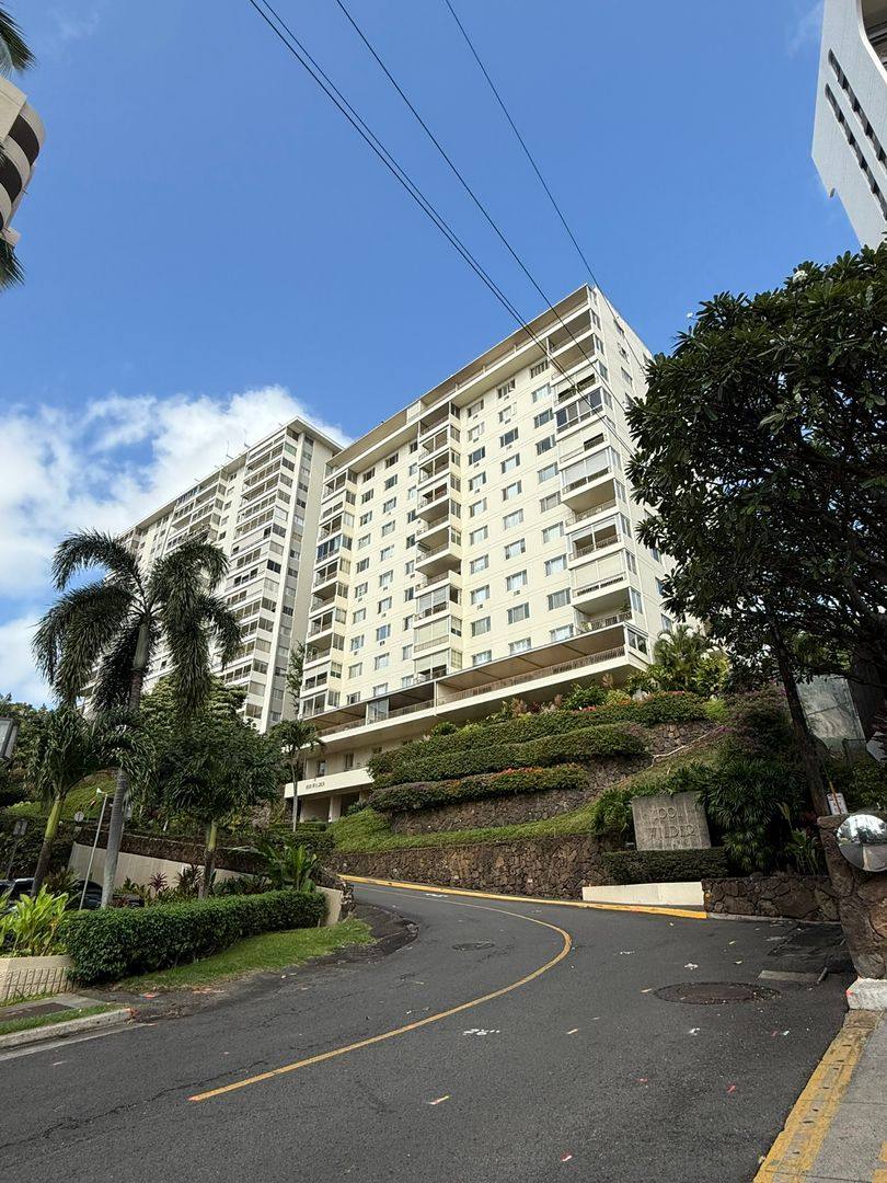 Apartment for rent at 1001 Wilder Ave, Honolulu, HI 96822