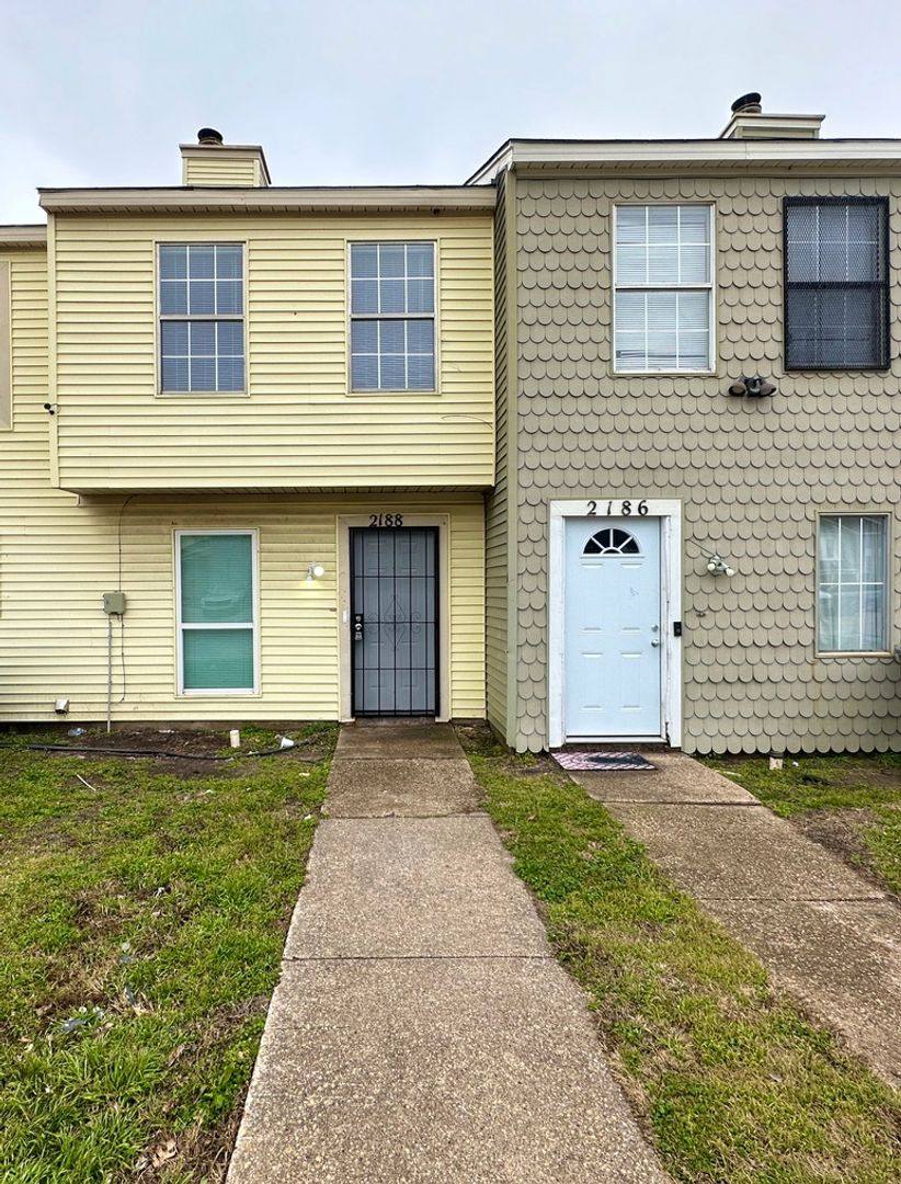 Townhouse for rent at 2188 Aspen Dr, Dallas, TX 75227