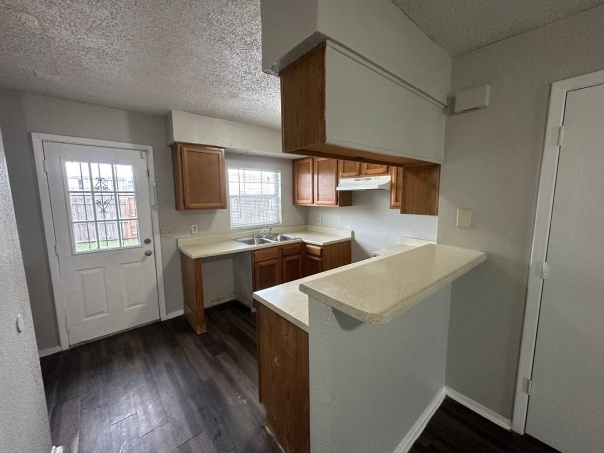 Townhouse for rent at 2188 Aspen Dr, Dallas, TX 75227