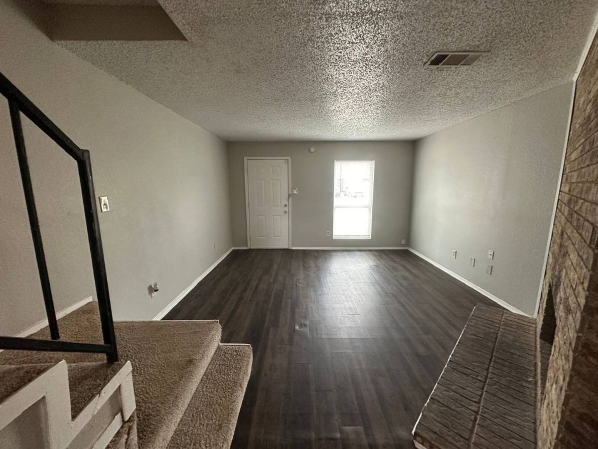 Townhouse for rent at 2188 Aspen Dr, Dallas, TX 75227