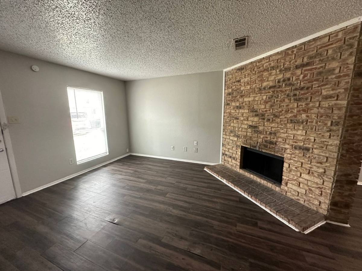 Townhouse for rent at 2188 Aspen Dr, Dallas, TX 75227