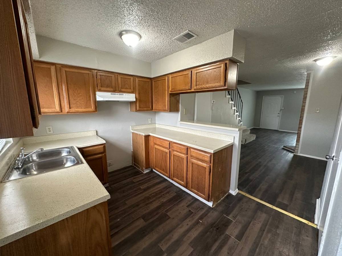 Townhouse for rent at 2188 Aspen Dr, Dallas, TX 75227