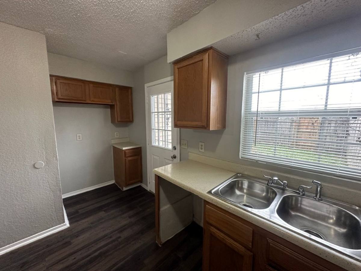 Townhouse for rent at 2188 Aspen Dr, Dallas, TX 75227