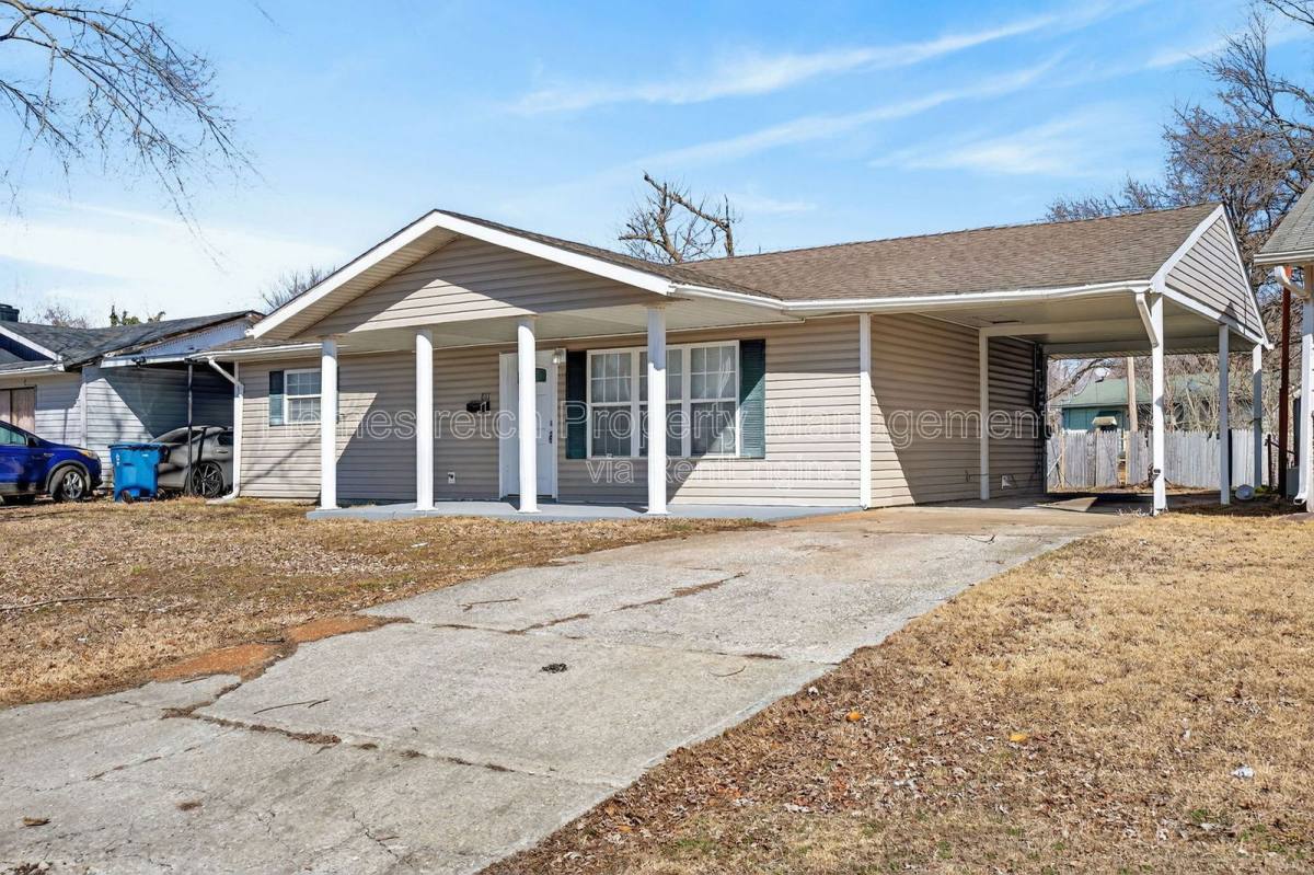 House for rent at 811 St Thomas Lane, East Saint Louis, IL 62206