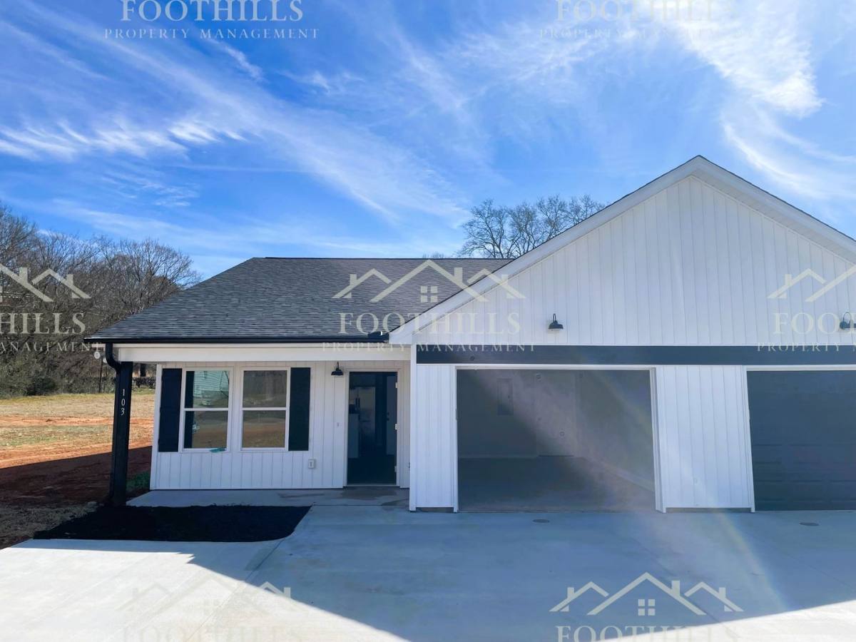 Apartment for rent at 103 Rhoe Circle #A, Anderson, SC 29621