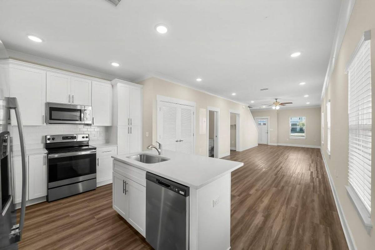 Townhouse for rent at 304 Date Palm Lane, Freeport, FL 32439