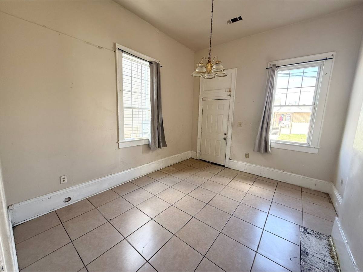 Apartment for rent at 2812-2814 A&B Josephine, New Orleans, LA 70113