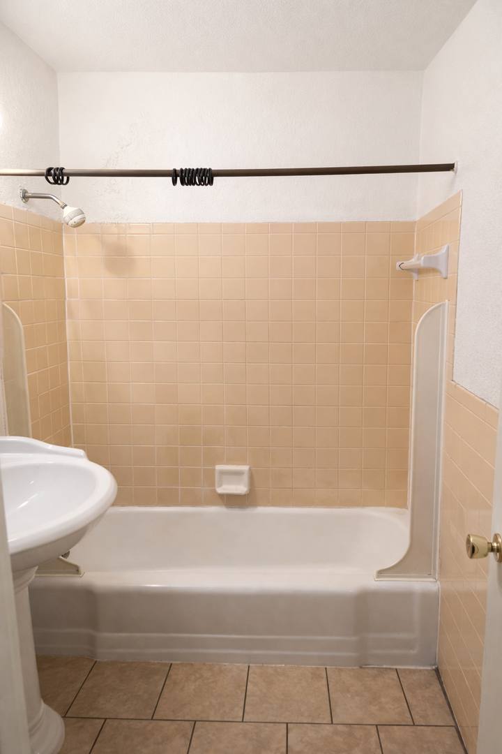 Apartment for rent at 401 4th St SE, Minneapolis, MN 55414