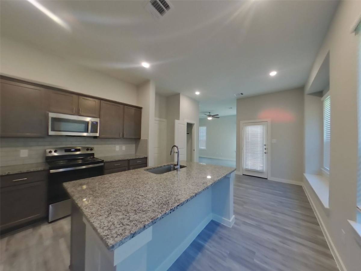 House for rent at 9835 Willow Creek Commerce Dr #202, Tomball, TX 77375