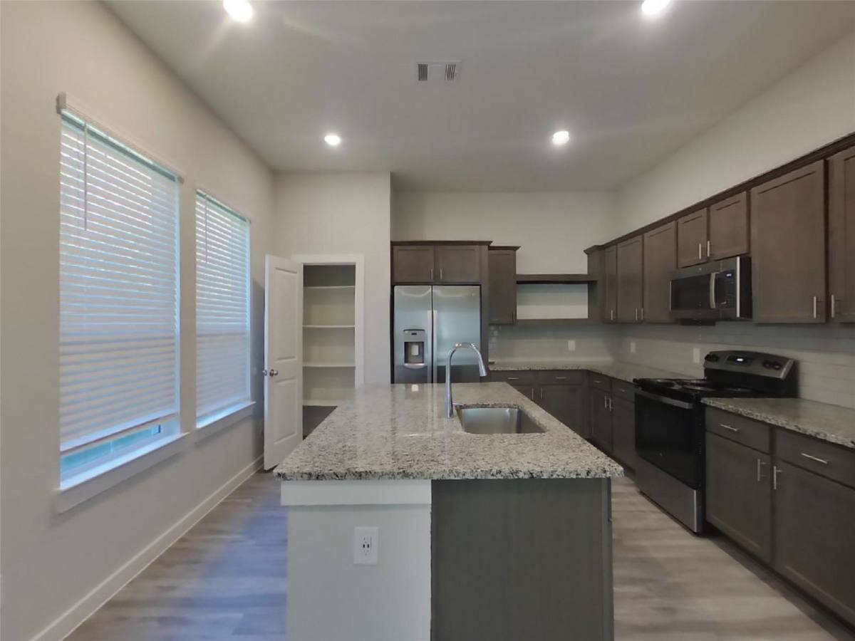 House for rent at 9835 Willow Creek Commerce Dr #202, Tomball, TX 77375