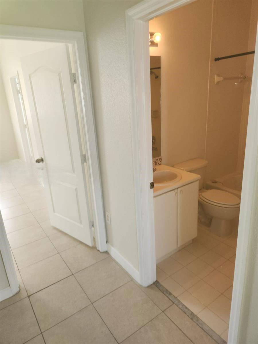 8199 W 36th Ave, Hialeah, FL 33018 - House for Rent - Image 8