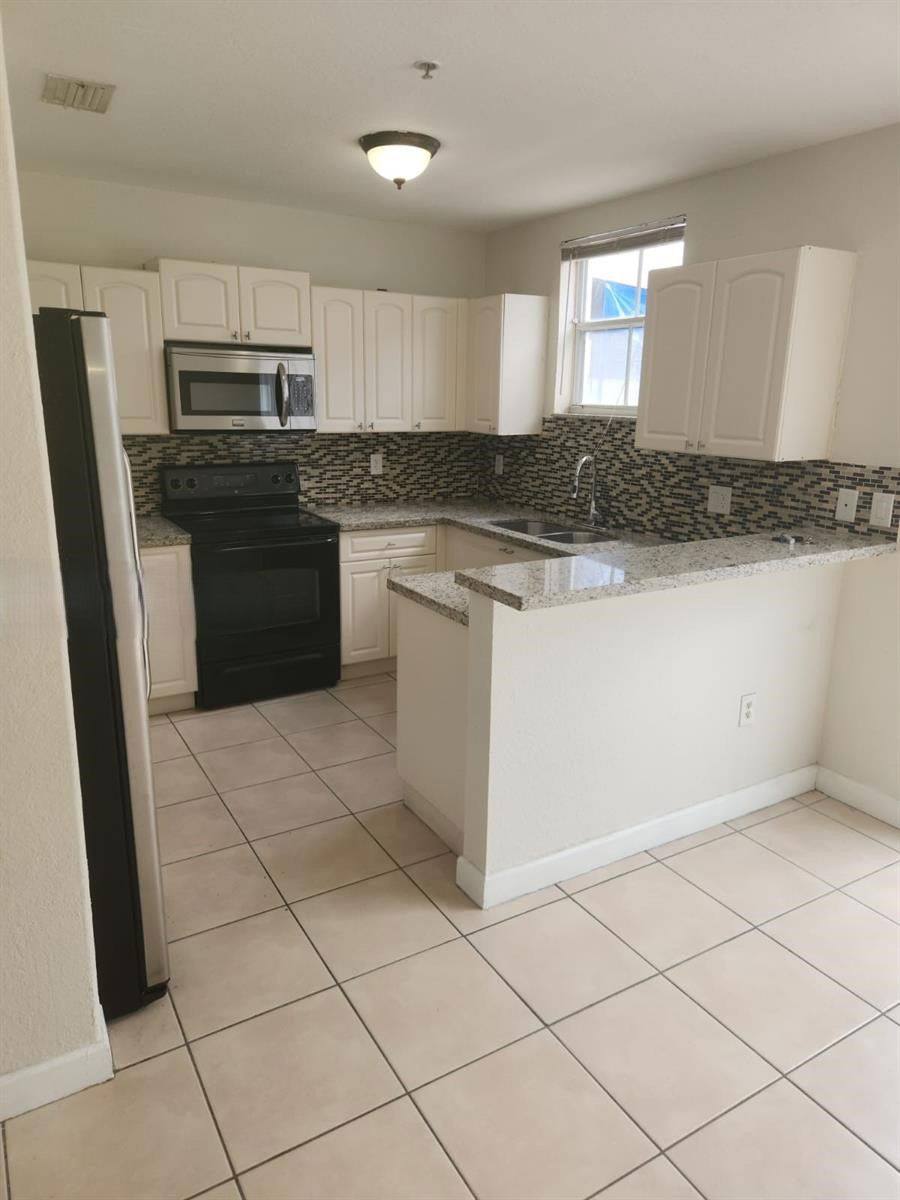 8199 W 36th Ave, Hialeah, FL 33018 - House for Rent - Image 4