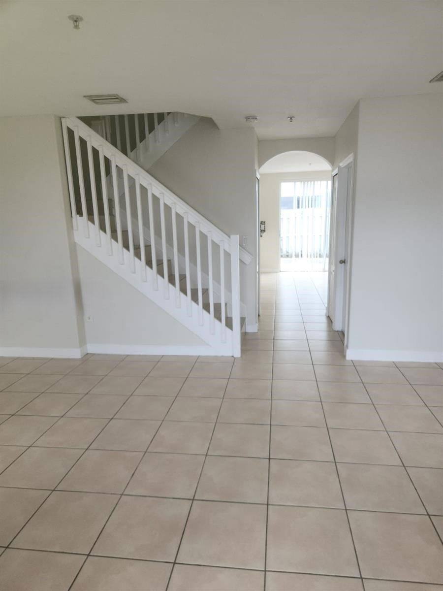 8199 W 36th Ave, Hialeah, FL 33018 - House for Rent - Image 2