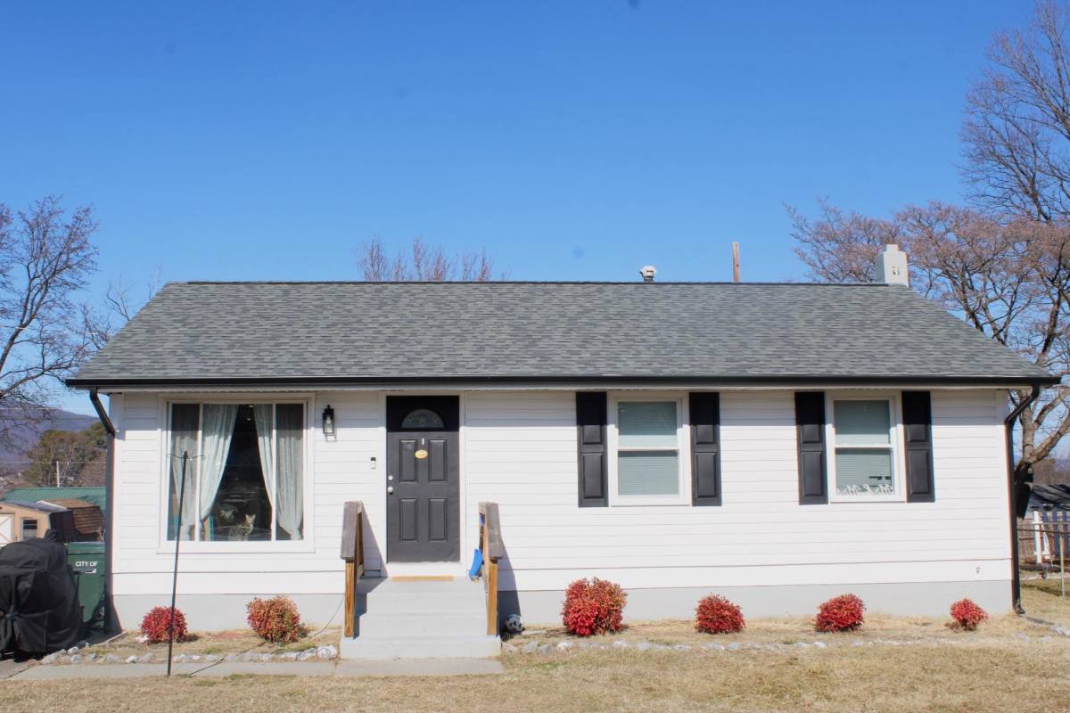 House for rent at 1425 Deacon St, Salem, VA 24153