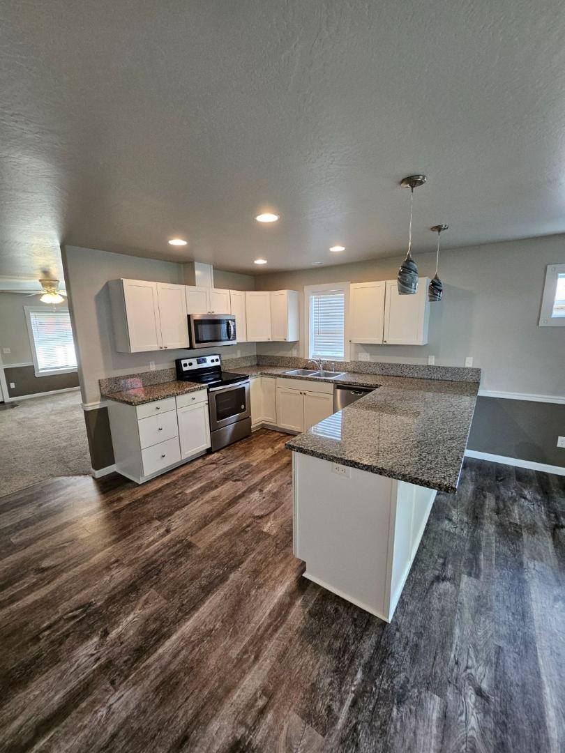 Townhouse for rent at 141 Rivers Edge Court #141RIVER, Gold Hill, OR 97525