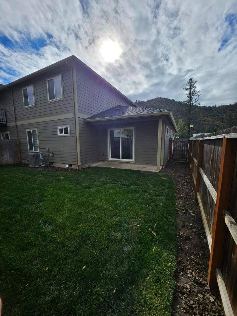 Townhouse for rent at 141 Rivers Edge Court #141RIVER, Gold Hill, OR 97525