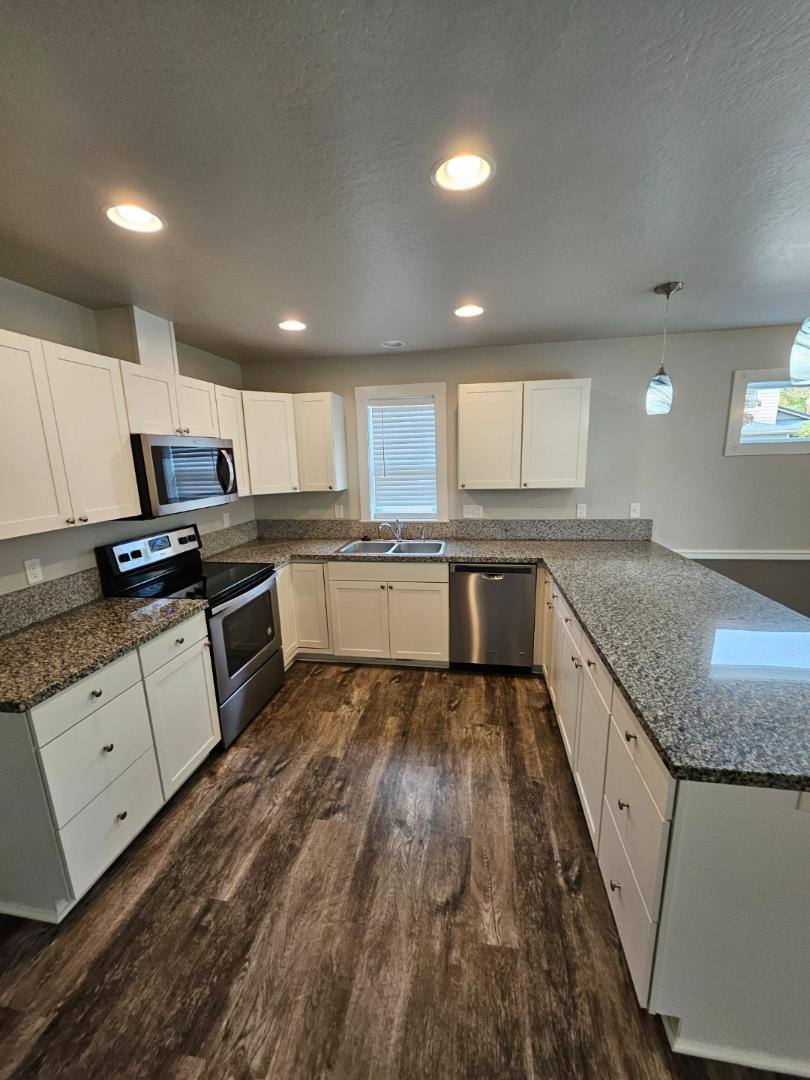 Townhouse for rent at 141 Rivers Edge Court #141RIVER, Gold Hill, OR 97525