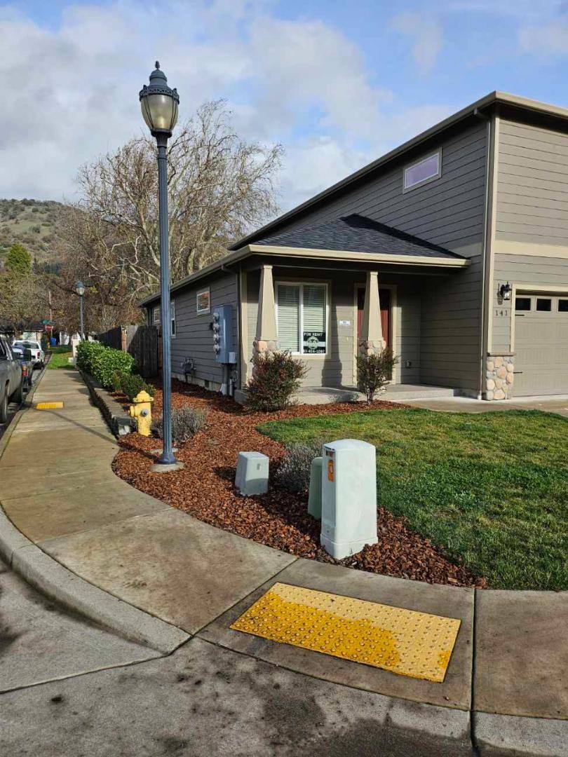 Townhouse for rent at 141 Rivers Edge Court #141RIVER, Gold Hill, OR 97525