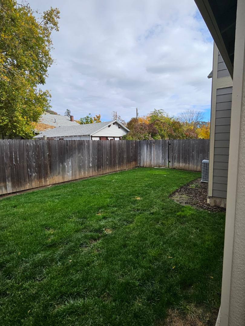 Townhouse for rent at 141 Rivers Edge Court #141RIVER, Gold Hill, OR 97525
