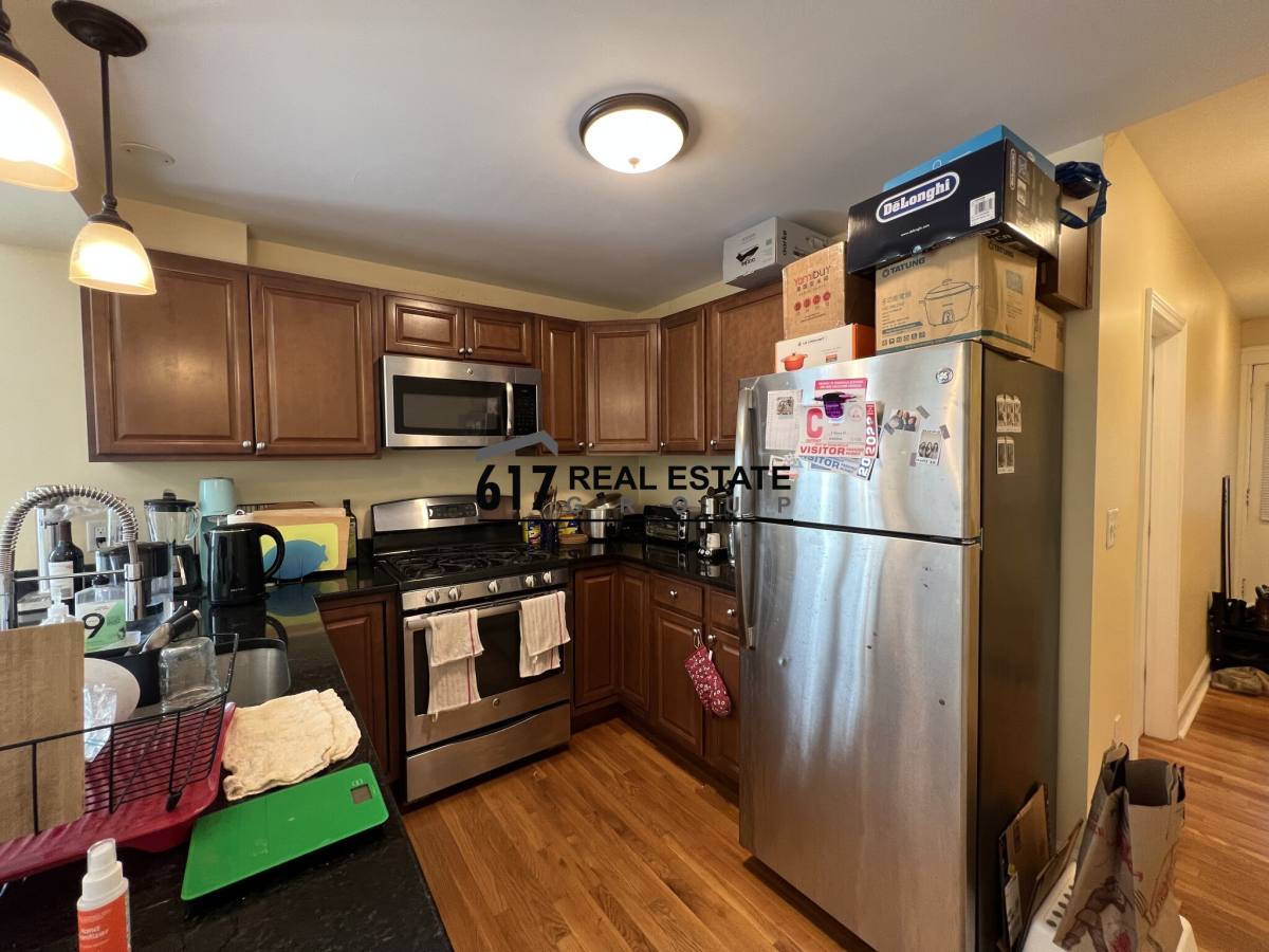 Apartment for rent at 18 Silvey Place #1, Somerville, MA 02143