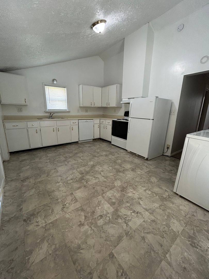Apartment for rent at 1402 Alabama St, Lafayette, IN 47904