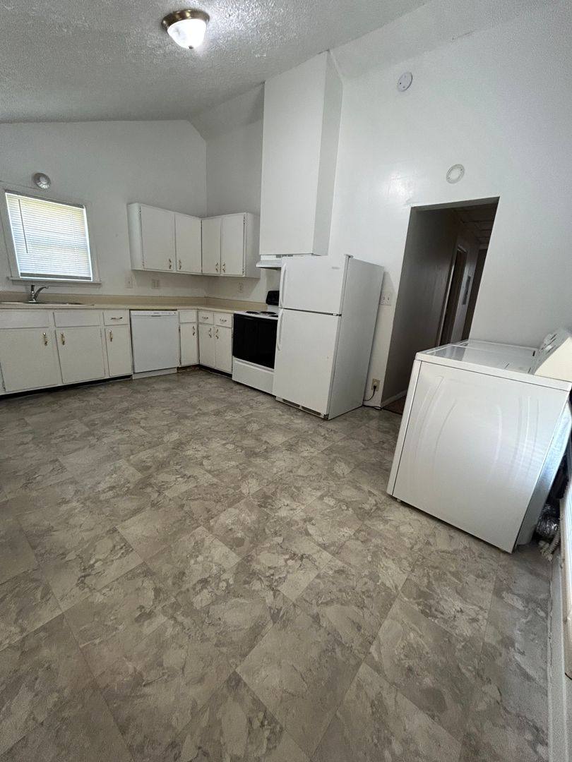Apartment for rent at 1402 Alabama St, Lafayette, IN 47904