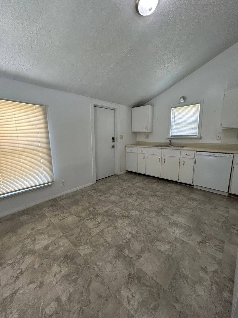 Apartment for rent at 1402 Alabama St, Lafayette, IN 47904