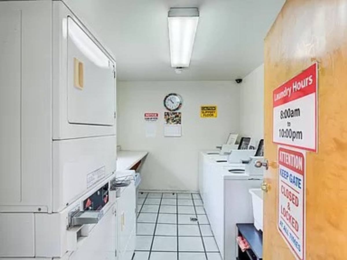 Apartment for rent at 2930 Francis Ave, Los Angeles, CA 90005