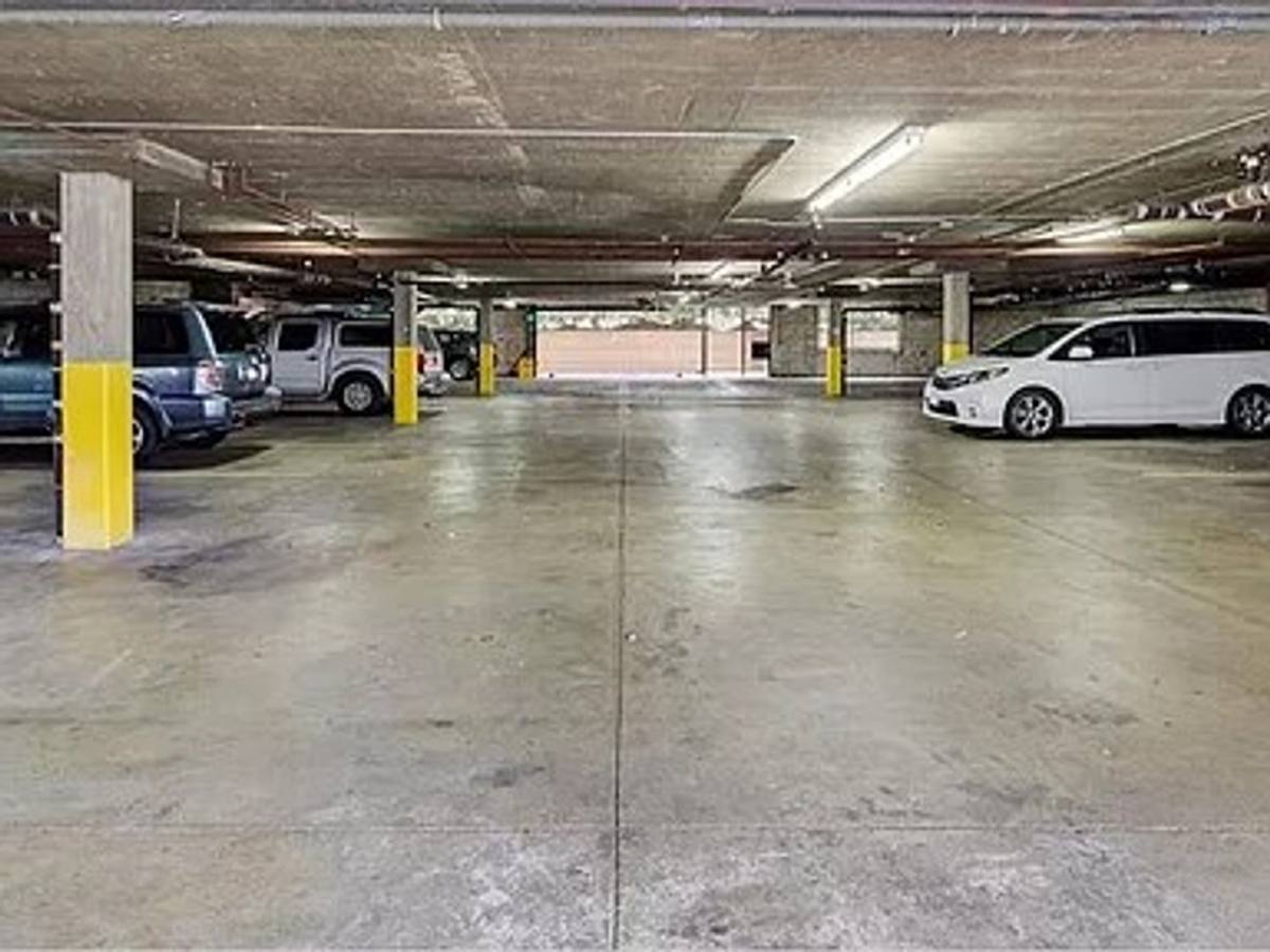 Apartment for rent at 2930 Francis Ave, Los Angeles, CA 90005