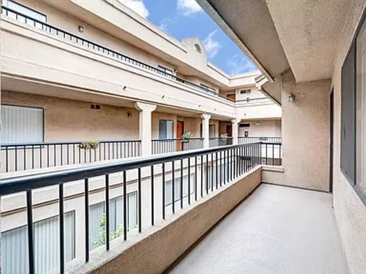 Apartment for rent at 2930 Francis Ave, Los Angeles, CA 90005