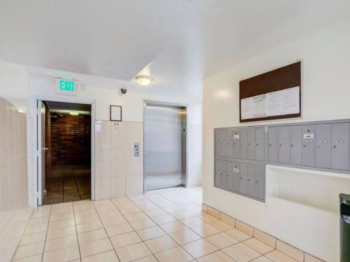 Apartment for rent at 2930 Francis Ave, Los Angeles, CA 90005