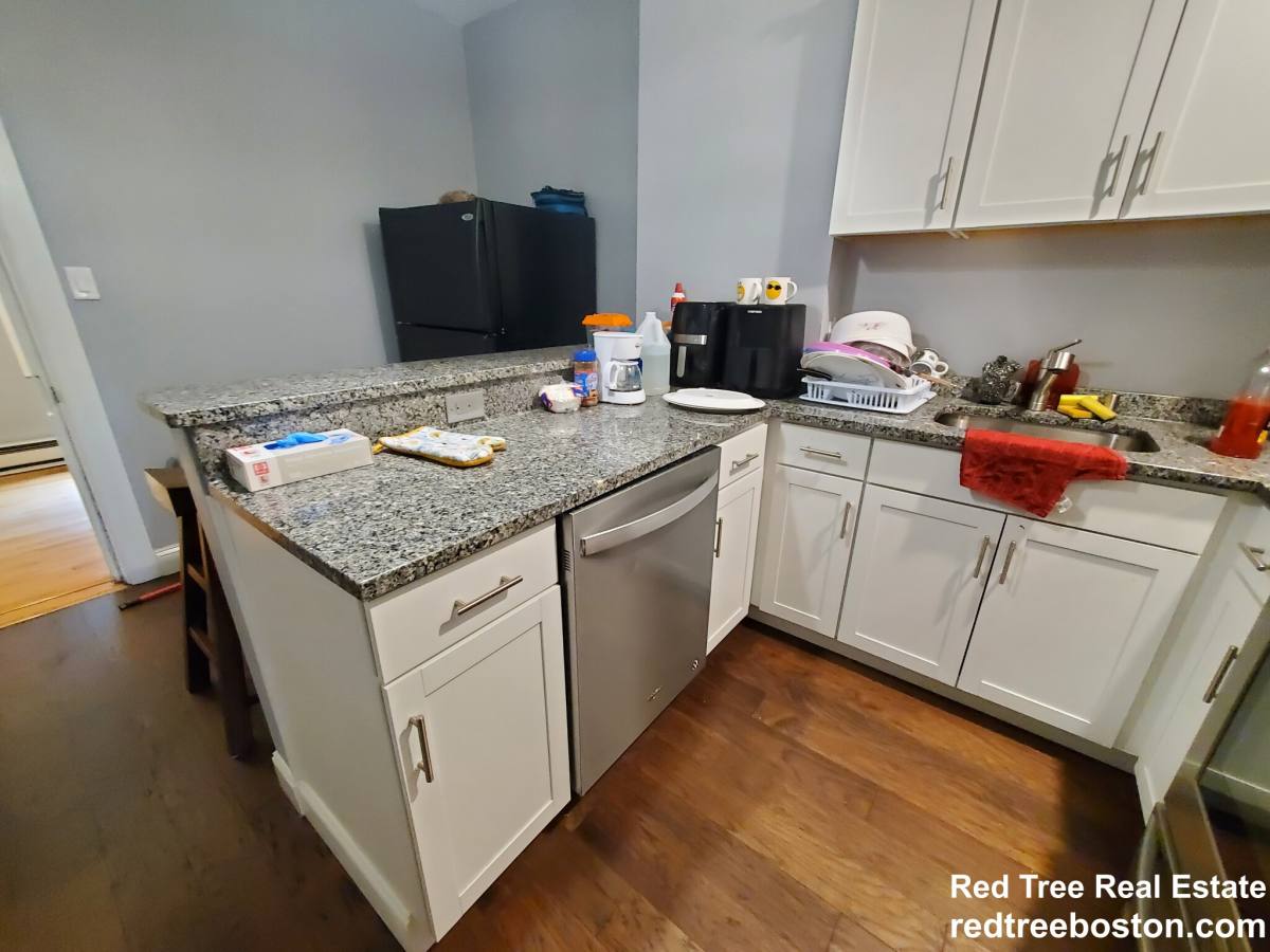Apartment for rent at 846 Huntington Ave #3, Boston, MA 02115
