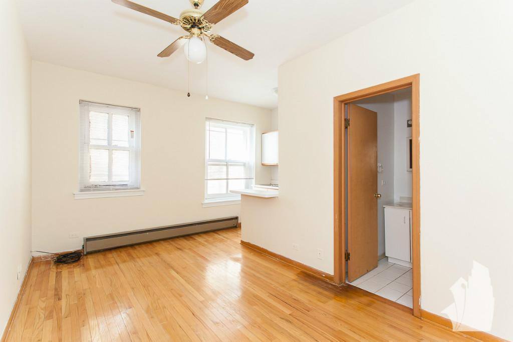 Apartment for rent at 635 W Barry Ave #406, Chicago, IL 60657