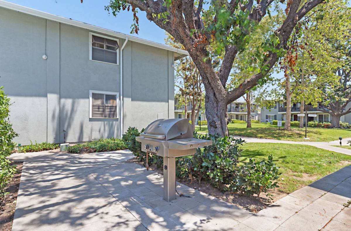 Apartment for rent at 15610 Tustin Village Way, Tustin, CA 92780