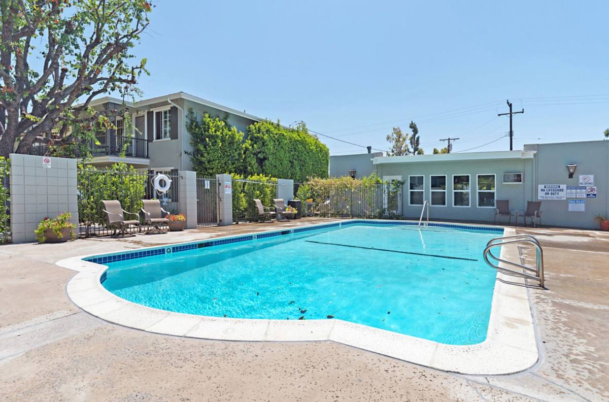 Apartment for rent at 15610 Tustin Village Way, Tustin, CA 92780