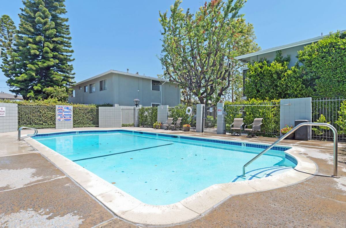 Apartment for rent at 15610 Tustin Village Way, Tustin, CA 92780