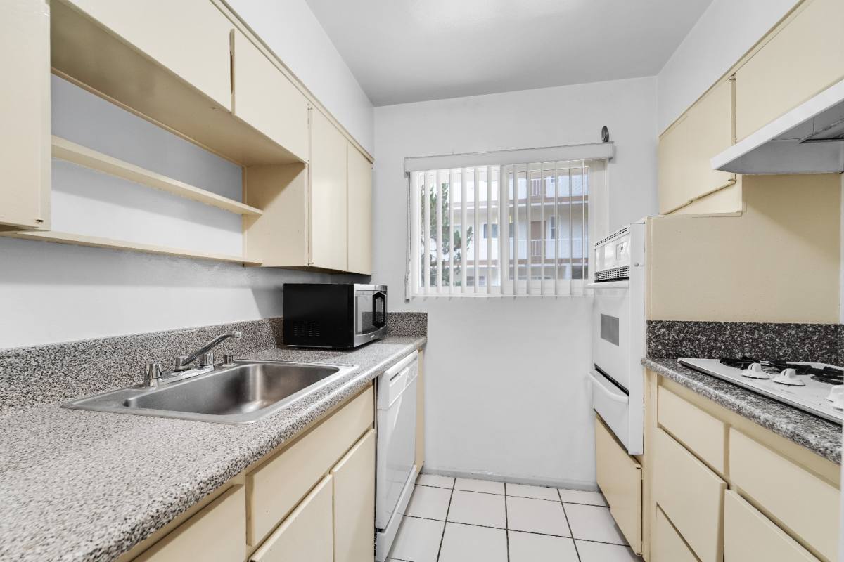 Apartment for rent at 691 Levering Ave #5, Los Angeles, CA 90024