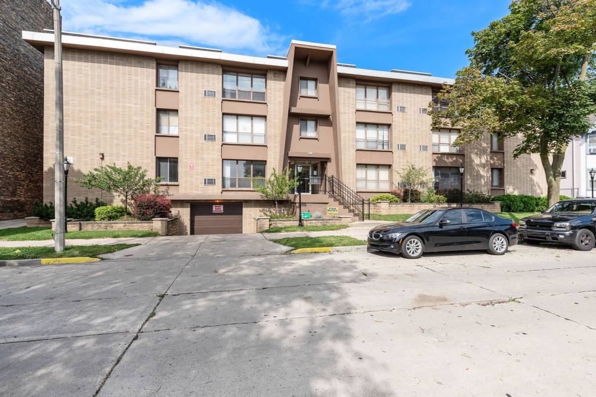 Apartment for rent at 825 N 22nd, Milwaukee, WI 53233