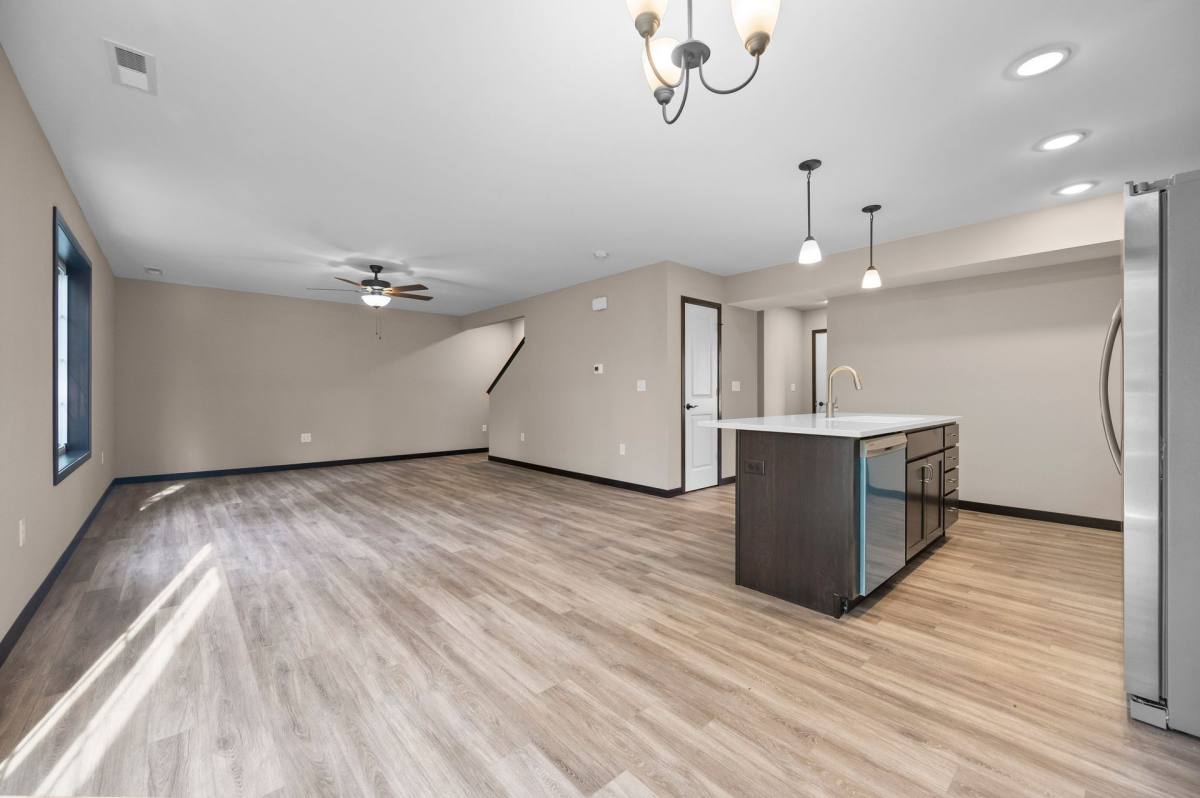 Townhouse for rent at 419-435 Cimarron Dr, Hiawatha, IA 52233