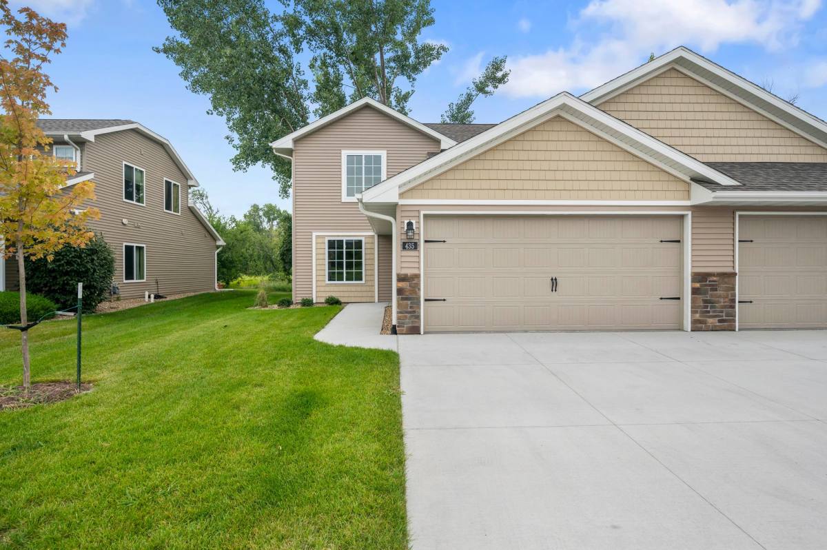 Townhouse for rent at 419-435 Cimarron Dr, Hiawatha, IA 52233