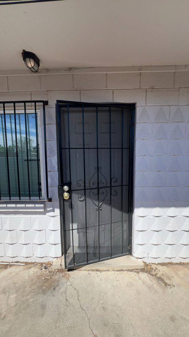 Apartment for rent at 305 Charleston Dr NE, Albuquerque, NM 87108