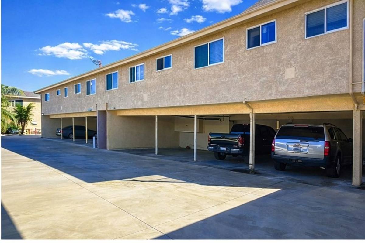 Apartment for rent at 4111 Howard Ave, Los Alamitos, CA 90720