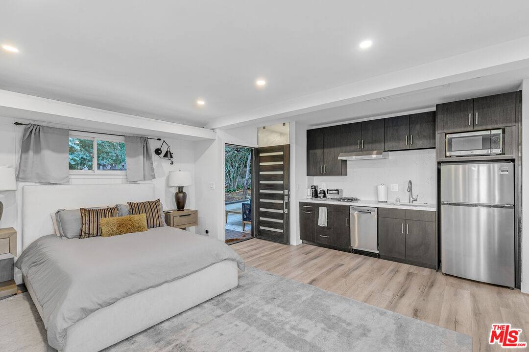 Apartment for rent at 3937 Kentucky Dr, Los Angeles, CA 90068