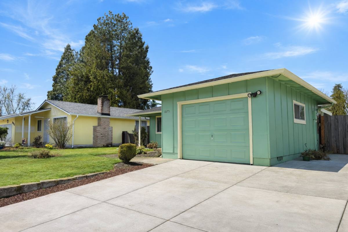 House for rent at 1075 56th Place, Springfield, OR 97478