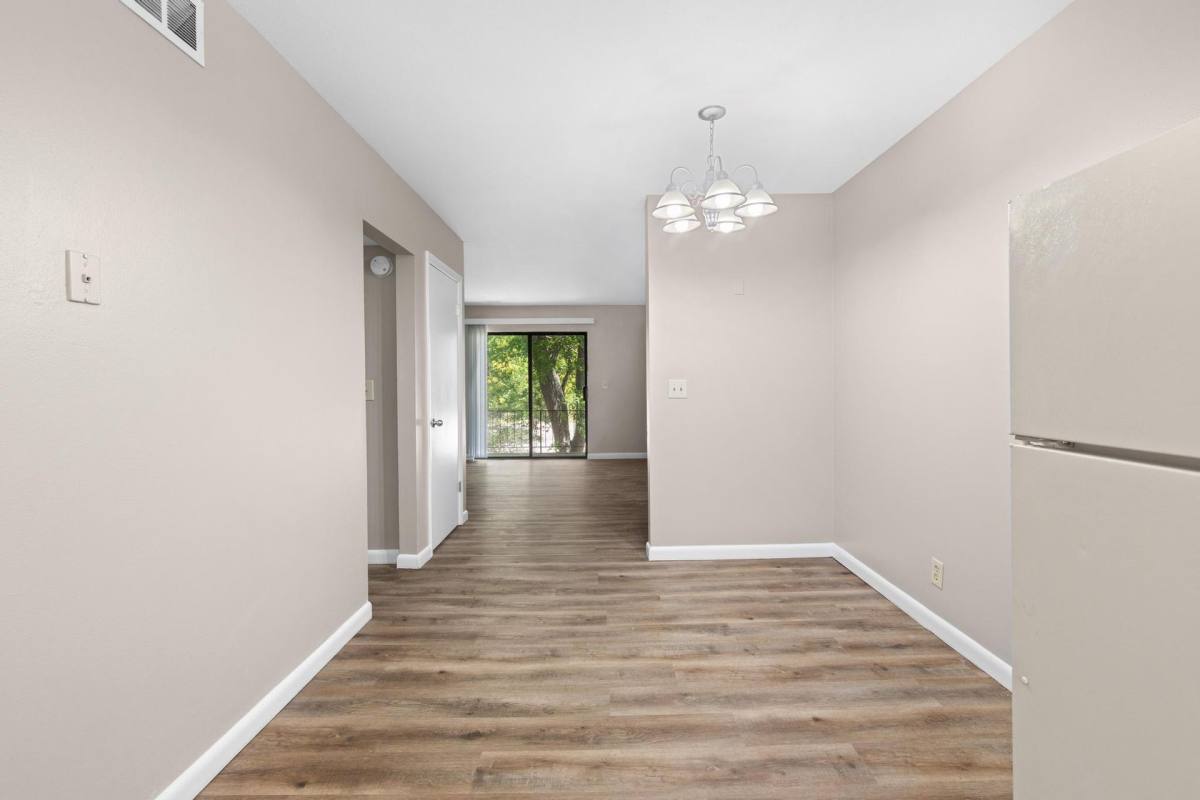 Apartment for rent at 2800 W War Memorial Dr, Peoria, IL 61615