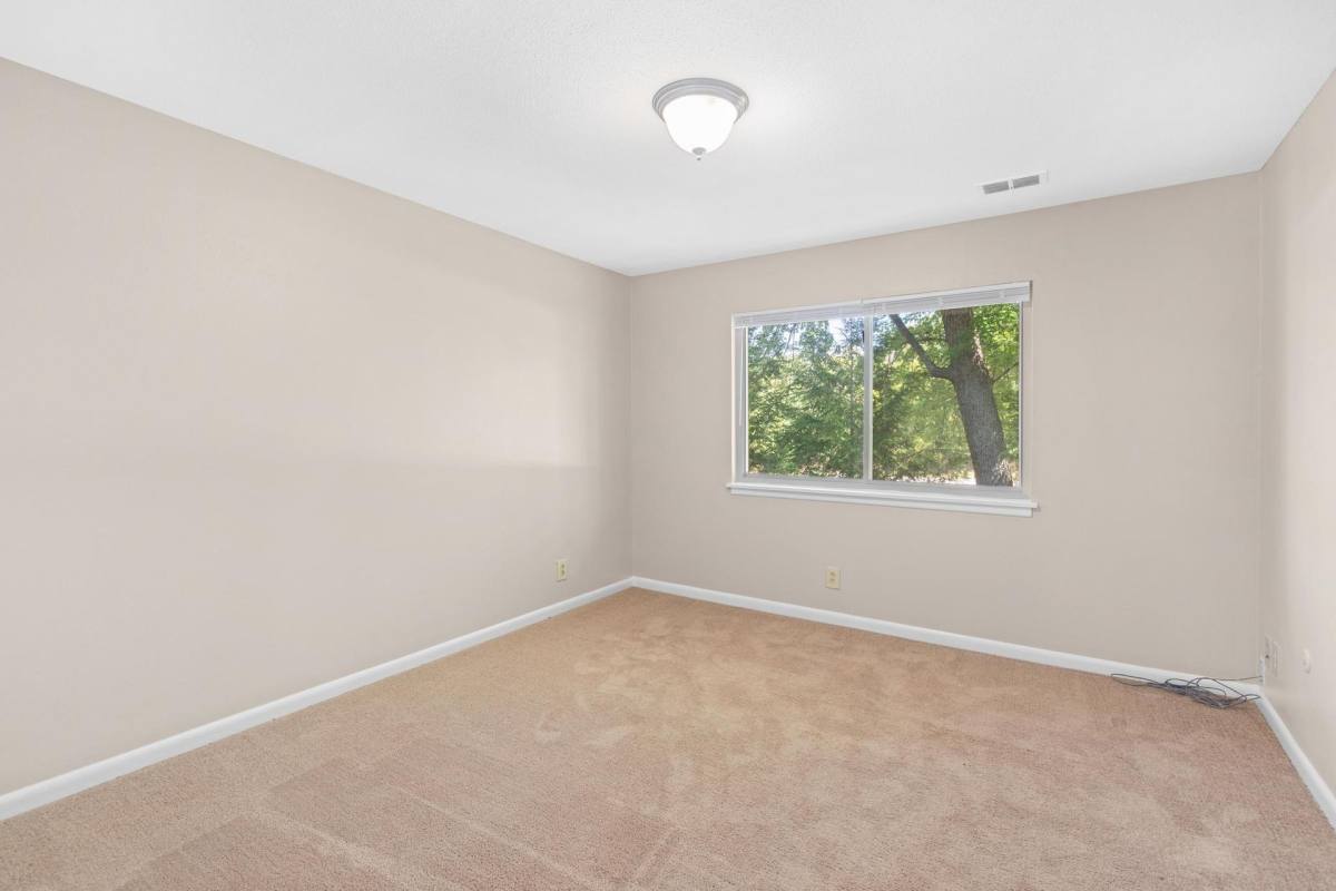 Apartment for rent at 2800 W War Memorial Dr, Peoria, IL 61615