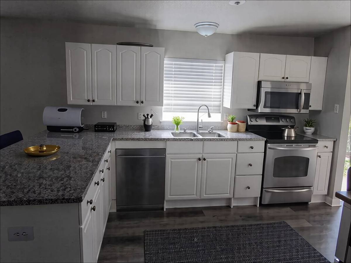 House for rent at 1107 Beech St, Bonham, TX 75418