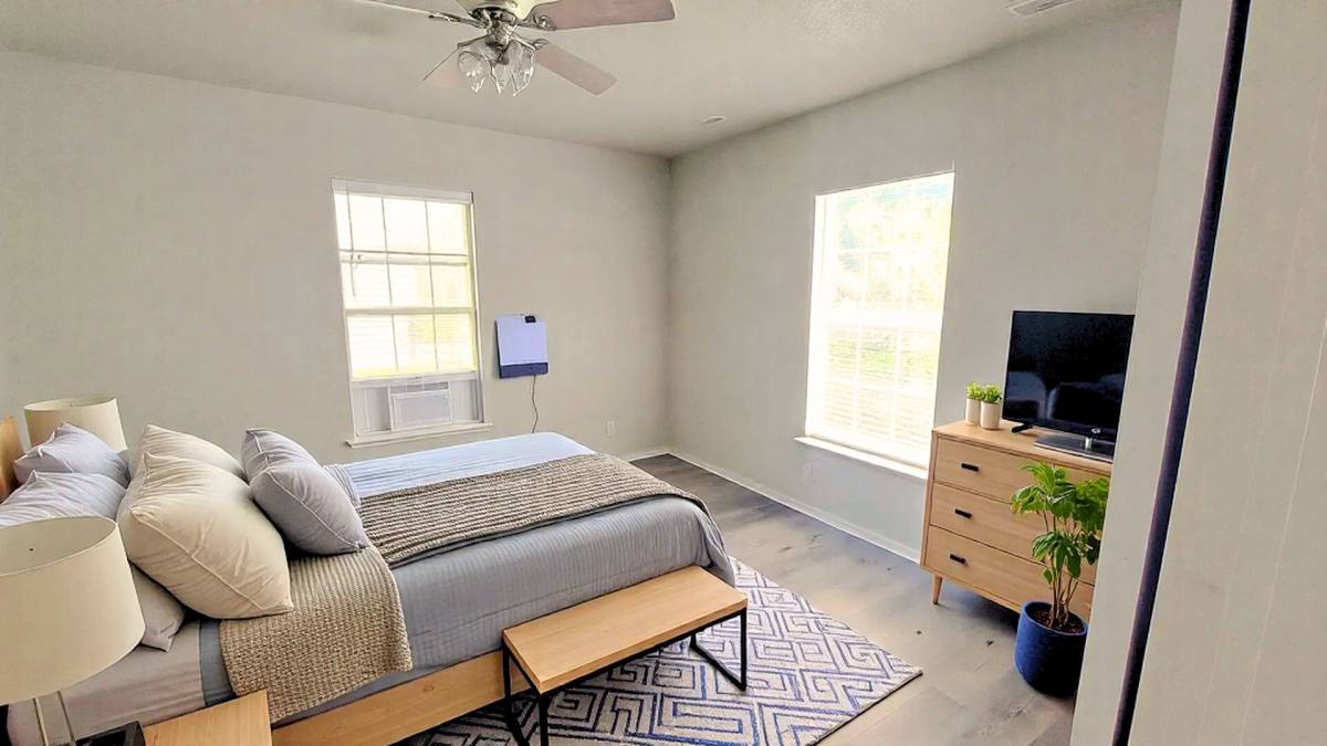 House for rent at 1107 Beech St, Bonham, TX 75418