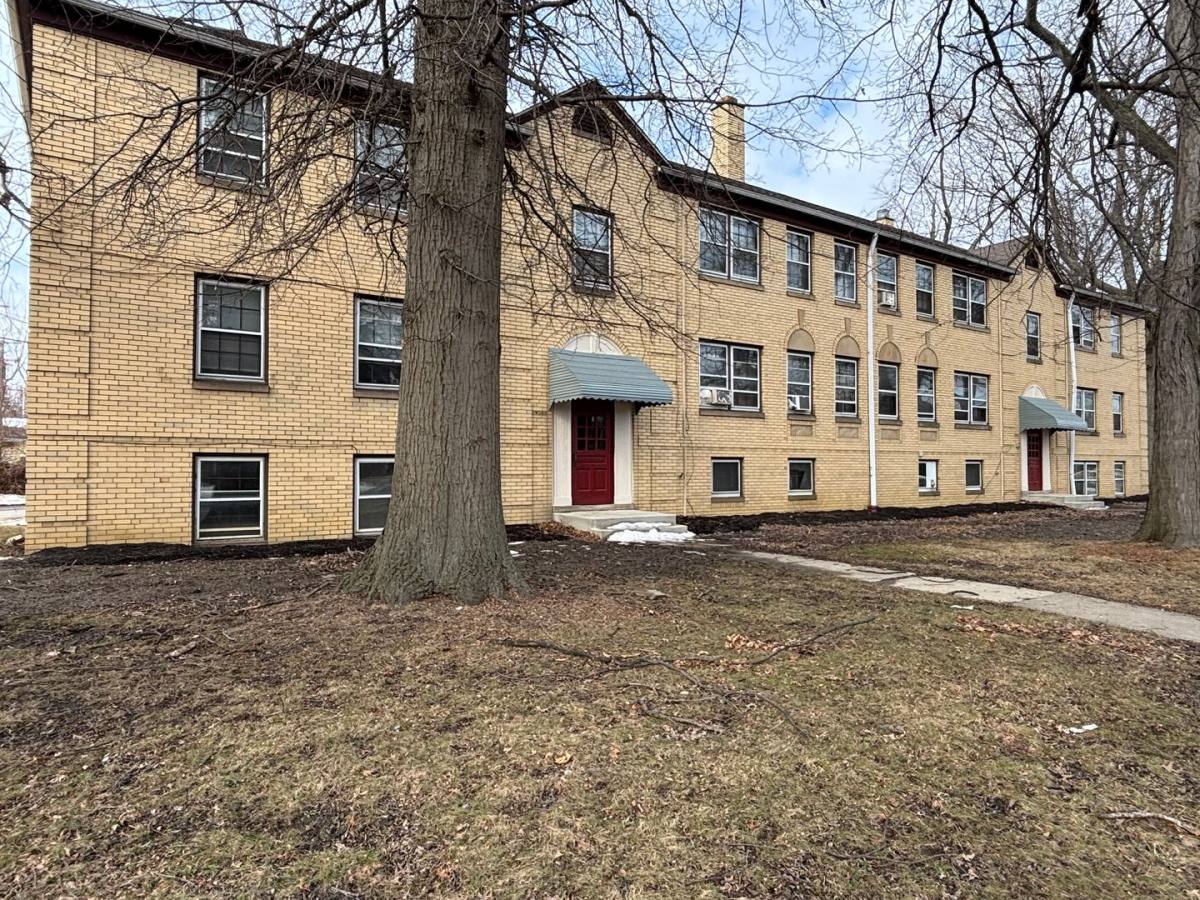 Apartment for rent at 19351 Lake Shore Blvd, Cleveland, OH 44119
